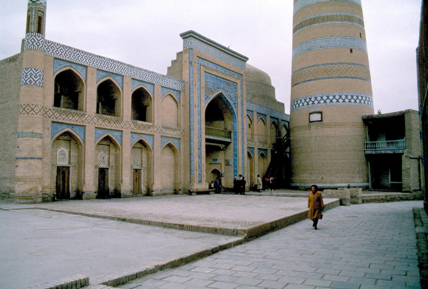 Exterior view of the main façade with the base of the minaret