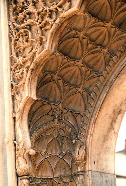 Muhammad Shah Rangeela Tomb - Exterior detail of entrance arch