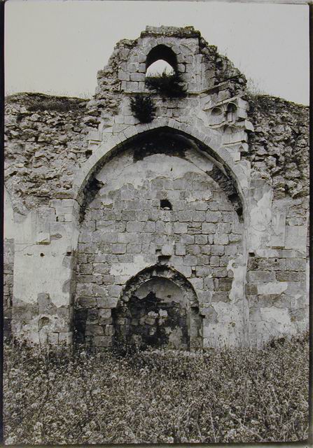 Ruins of mihrab and dome setting