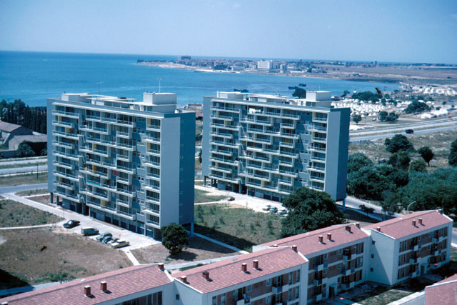 Elevated view showing buildings proximity to coast