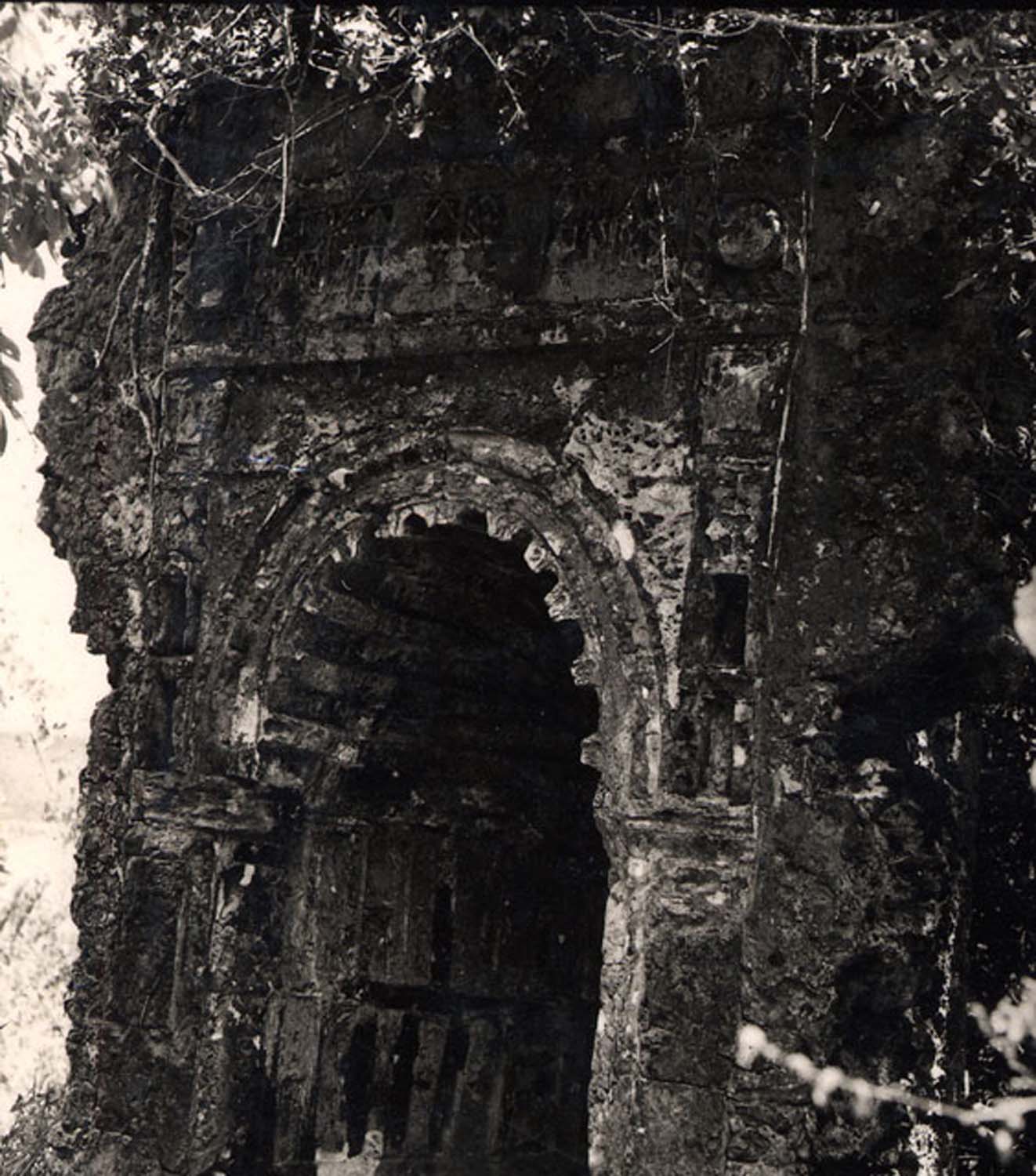 General view of mihrab and ruined wall