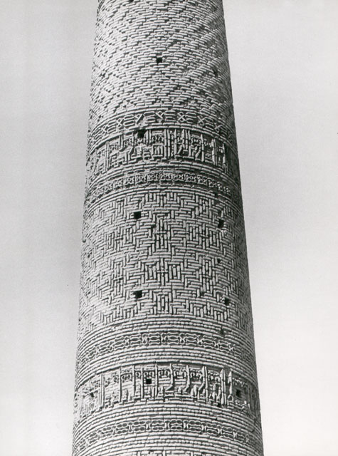 Middle section of minaret, with two kufic bands