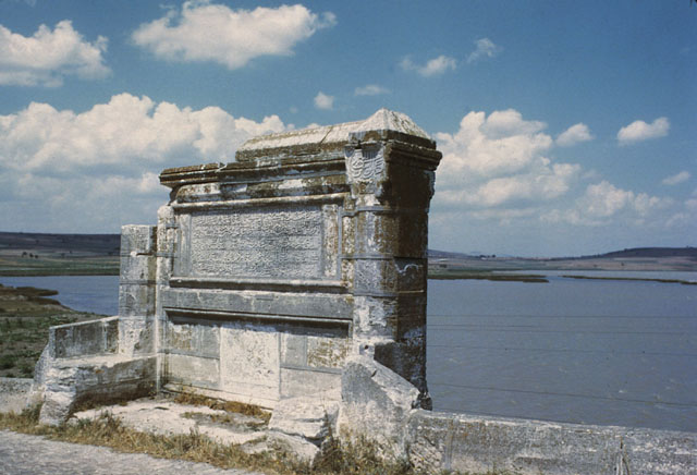 The southern panel at the foot of the forth section, showing stone pillars framing inscriptive plaque prior to restoration; the pillar on the right bears the signature Yusuf bin Abdullah, or Mimar Sinan