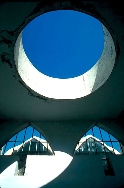 Circular ceiling opening