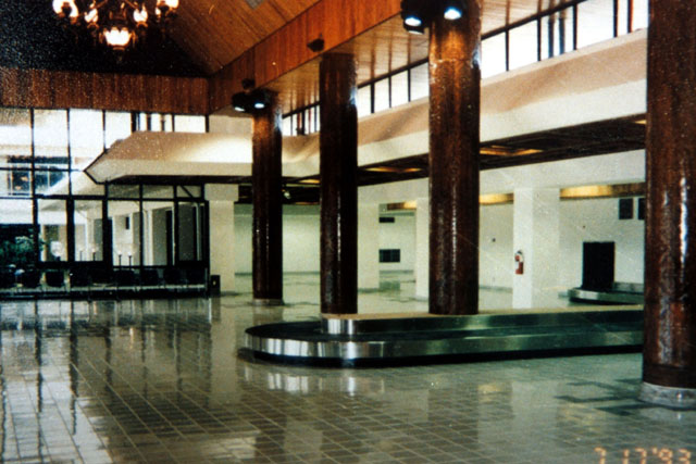 Interior view, showing baggage claim area
