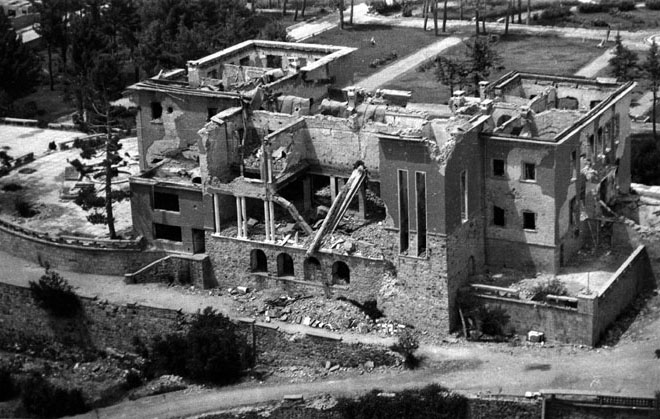 Chihil Sutun Palace - The ruins of the Chihilsitun Palace in the south-east of Kabul, damaged and ransacked by mujahadeen groups after their take-over in 1992. The area has regularly been on the front-lines during subsequent fighting