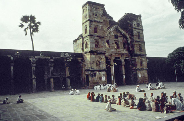 Lal Darwaza Mosque - View of the courtyard, looking west towards the prayer hall and its portal