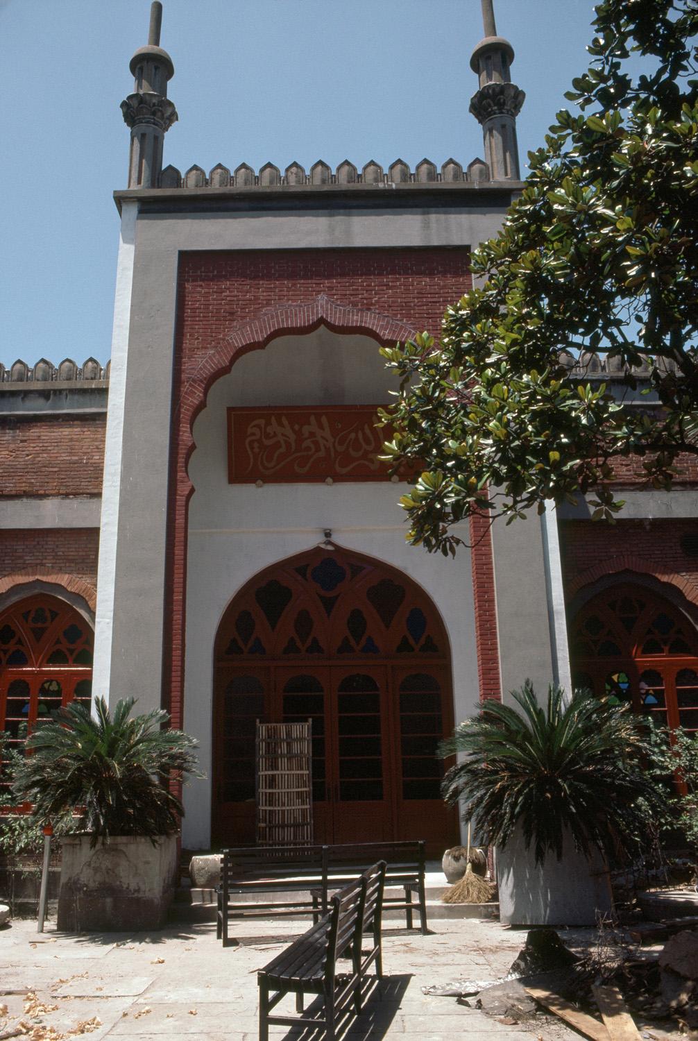 Multifoliated arched portal of the prayer hall extension