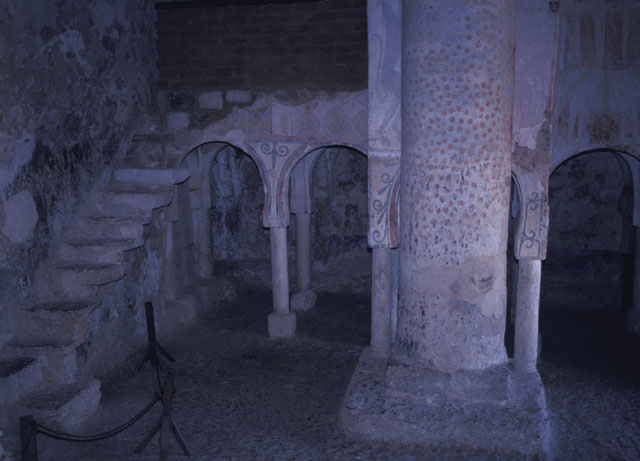 Central column and supports of the tribune