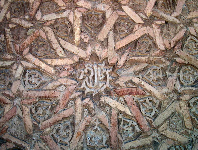 Mömina Xatun Türbasi - Exterior detail showing geometric motifs in brick; the name of God appears at center