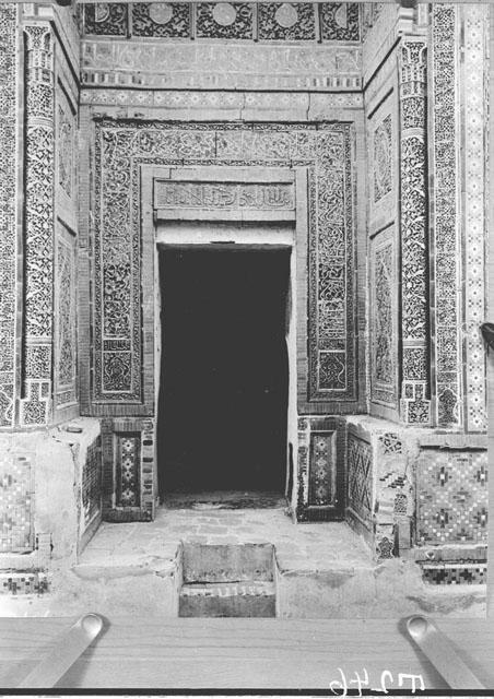 The entrance portal facing the Shah-i Zindeh corridor