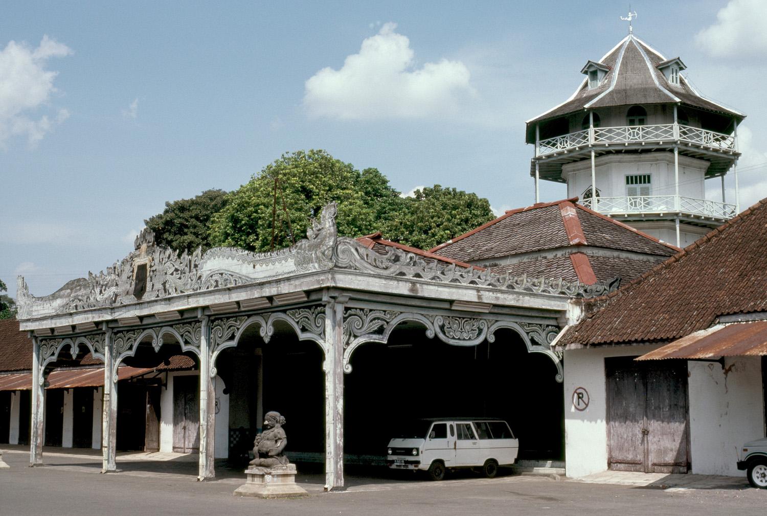Kemandungan Gate to the private royal courtyard