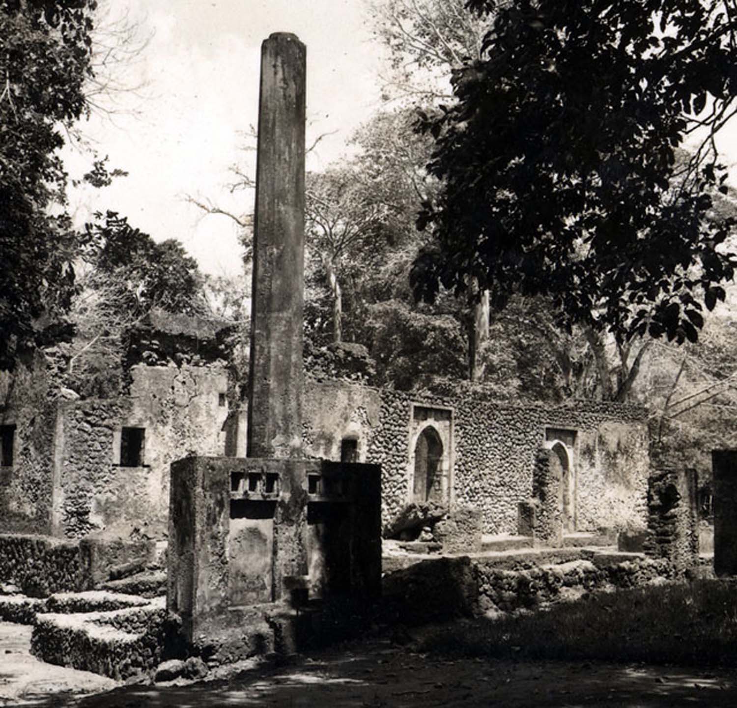 Pillar Tomb - View of pillar tomb adjacent to Great Mosque