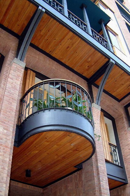 Balcony above entry porch