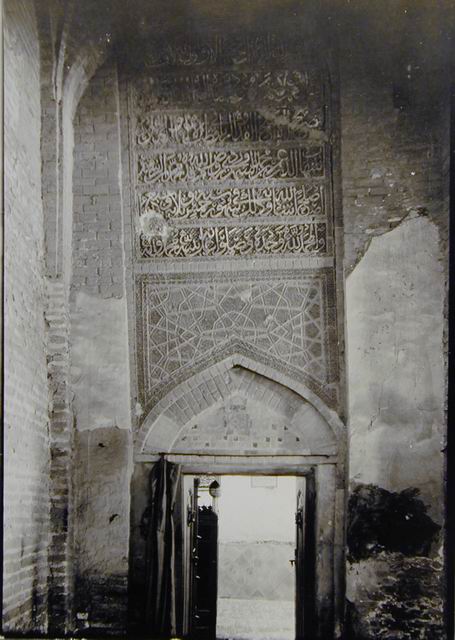 Entrance from antechamber to tomb chamber with Il-Khanid inscription