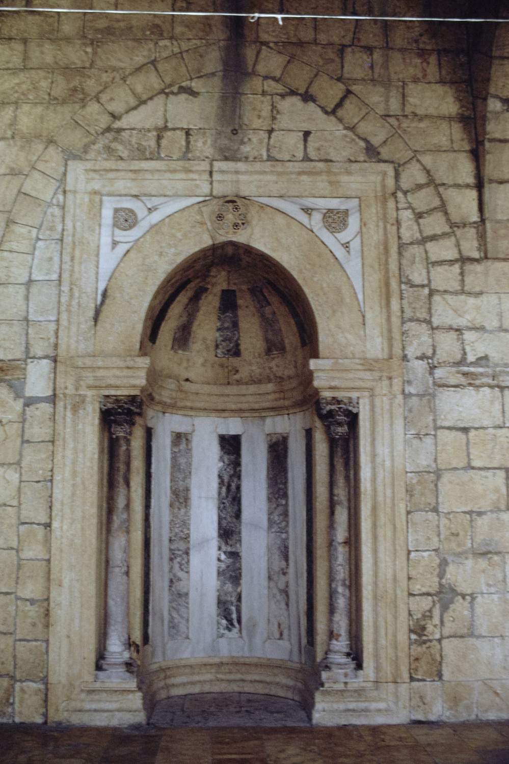 Jami' al-Hariri - Mihrab; southward interior view of mosque.