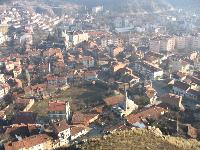 Elevated view from northwest showing the mosque in its neighborhood