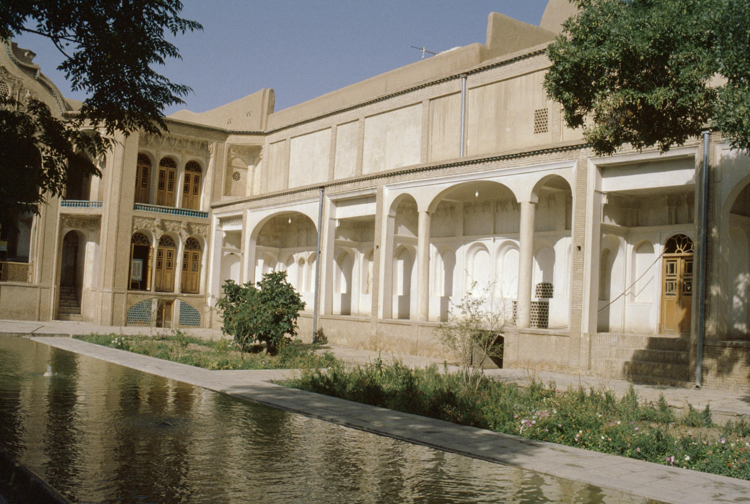 Khanah-i Burujirdi - View of the courtyard.
