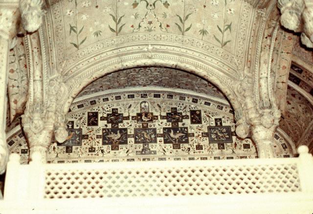 Detail of the wall behind the throne alcove