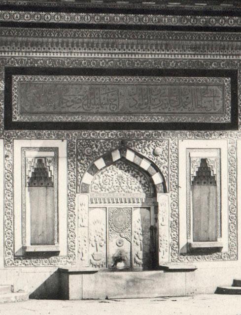 Detail showing fountain and niches on northwest façade, crowned by a stanza composed by Ahmed III gives the construction date