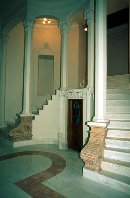 Interior, marbre staircase
