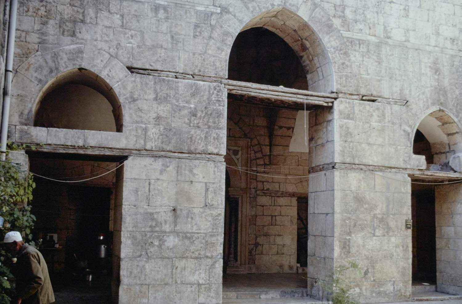 Jami' al-Hariri - Southward view of courtyard portico.