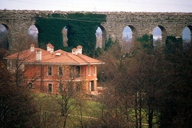 Exterior view showing house façade against aqueduct
