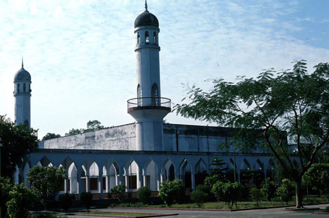 Main view to Dhaka University Mosque