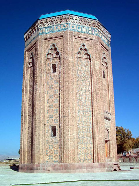 Mömina Xatun Türbasi - Exterior view from southeast