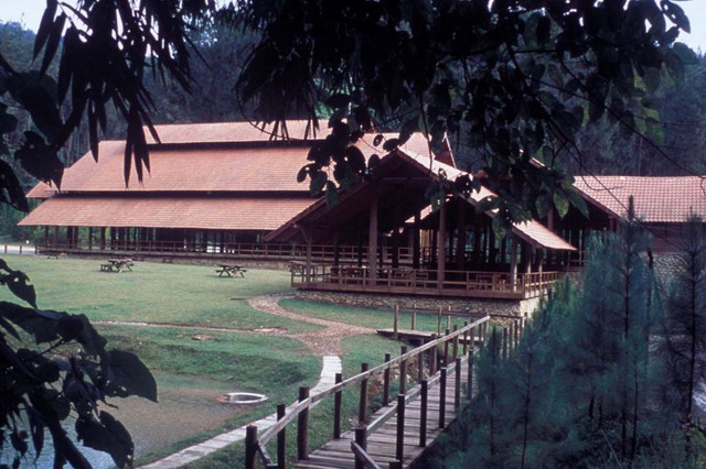 Visitors Centre, general view from elevated bridge