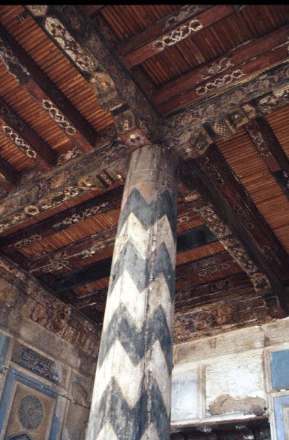 Detail column, beam, and roof connection in the portico