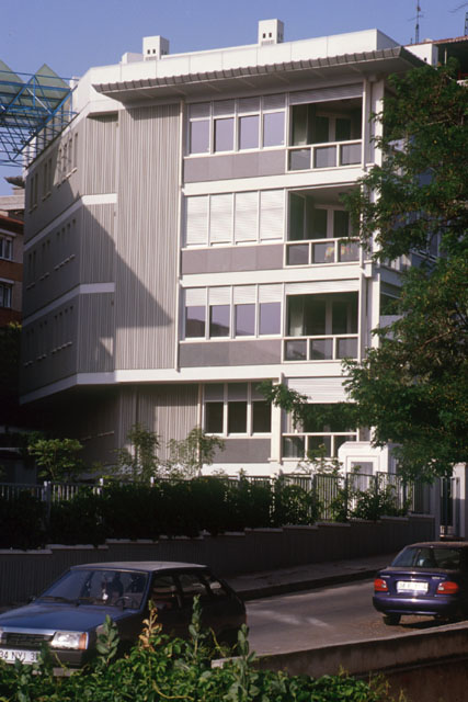 Exterior view showing stacking of balconies