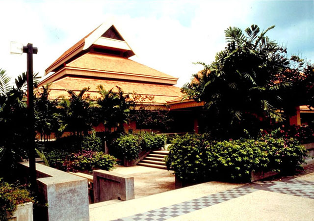 Landscaped court