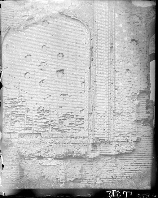 Ishrat Khanah Tomb - Detail of the decorative brickwork