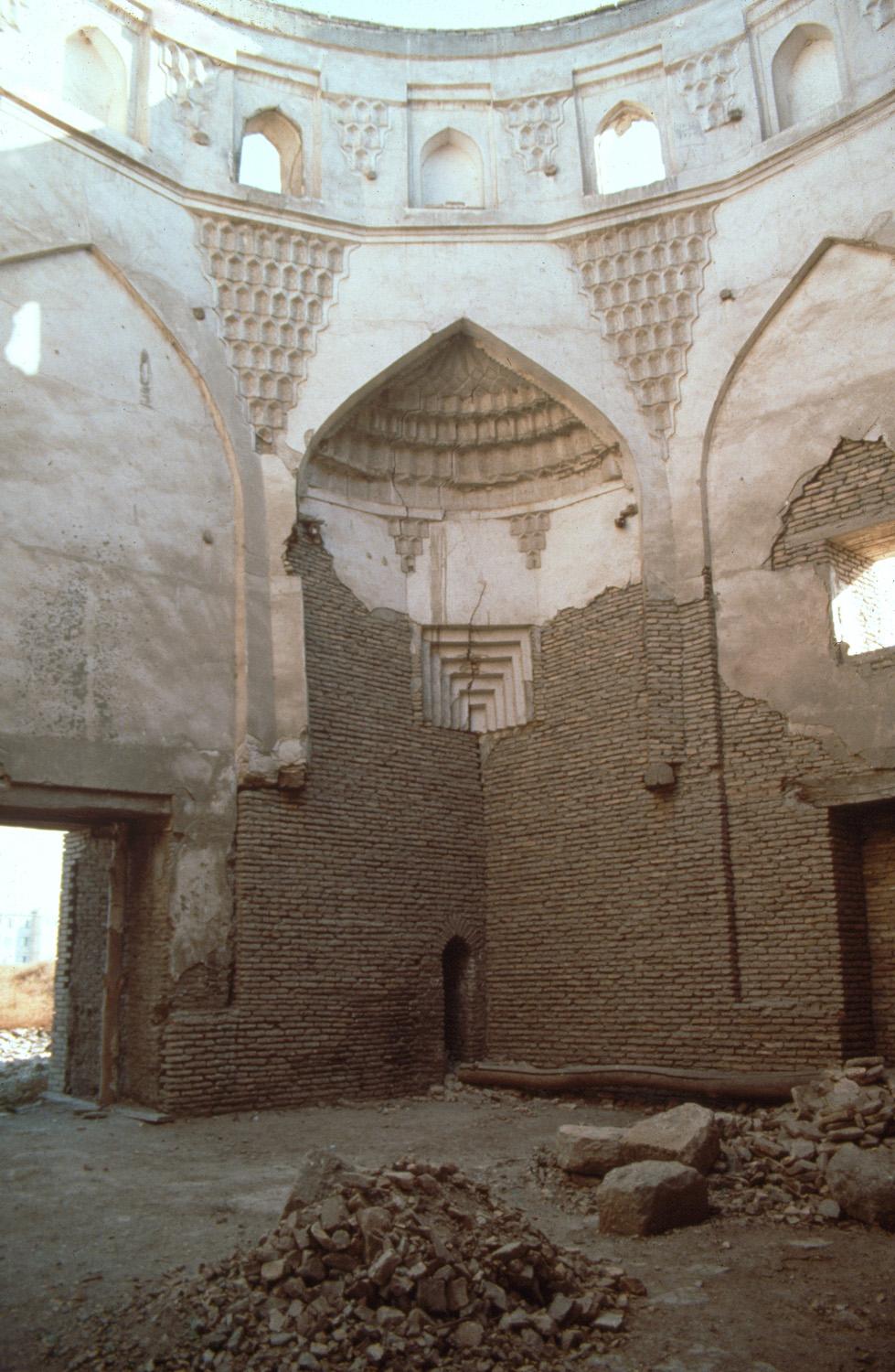 Interior view of the eastern chamber, the ziyarat khana, with  muqarnas and zone of transition