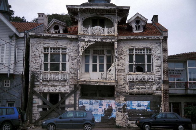 Neighboring residence, prior to restoration