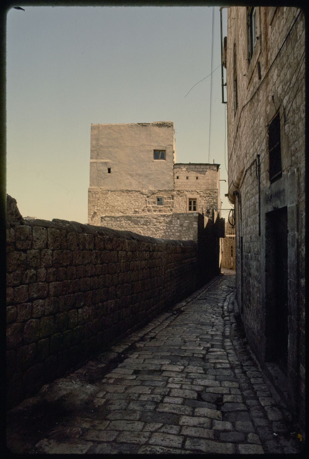 Street view in area on edge of old city, to the north of Bab Antakiyya