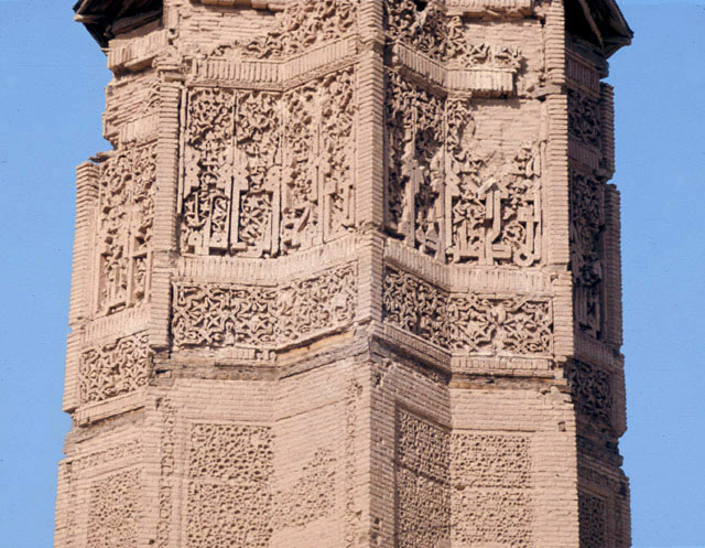 Exterior detail of the upper section, showing kufic frieze on northwest (left) and west faces