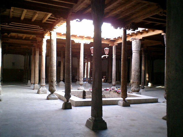 Masjid-i Jami' - Rectangular light well lined by carved wood columns on marble pedestals
