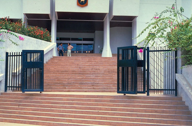 Bank Negara Alor Setar - Main entrance, stairs