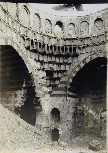 Ruins, Arches