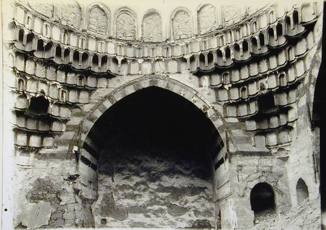 Ruins, Arches