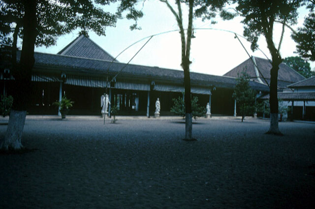 Courtyard between the open pavilions