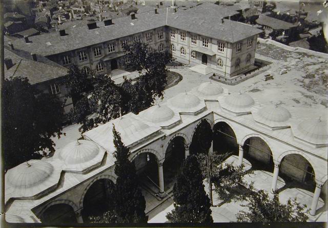 Courtyard of Sultan Süleyman Mosque (MEGT)
