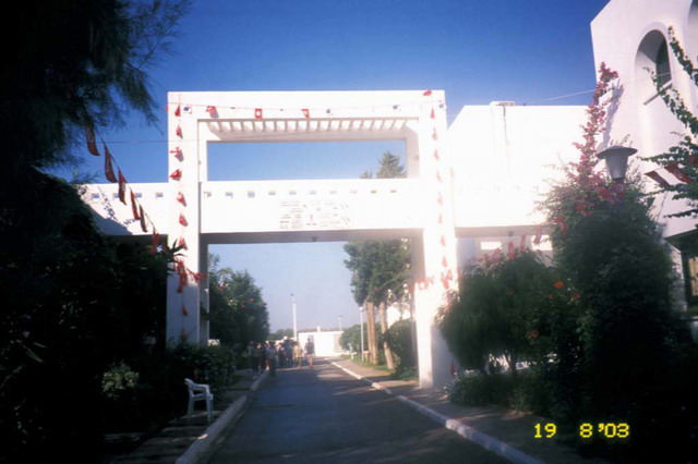 Pedestrian bridge linking the social and cultural area and the restaurant terrace