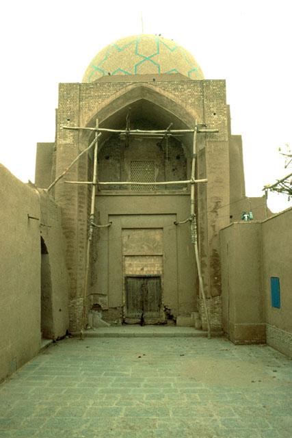 Madrasa Shah Kamaliya - Exterior view of portal