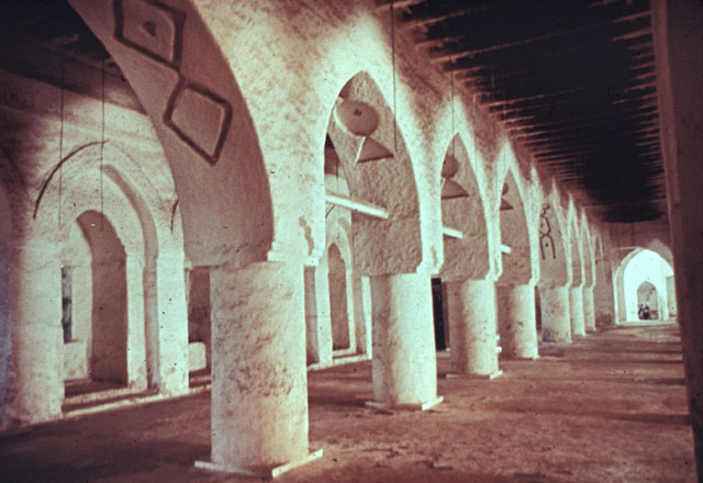 Jami' al-Asha'ir - Qibla arcades decorated with brickwork and wooden ceiling