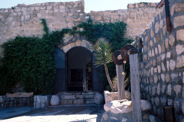 Kan Zaman Tourist Village - Courtyard entrance