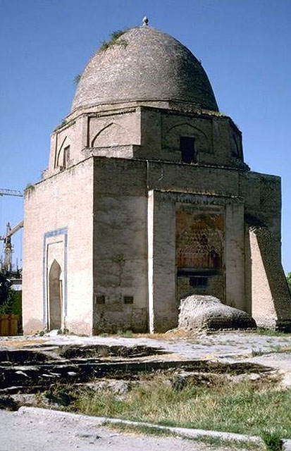 Exterior view of façade and cupola