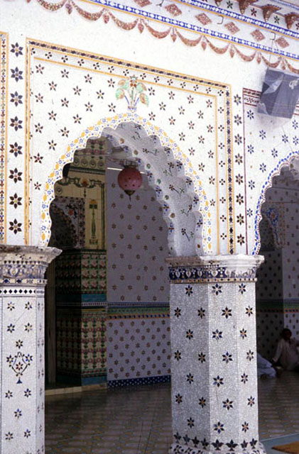 Load-bearring pillars, highly decorated